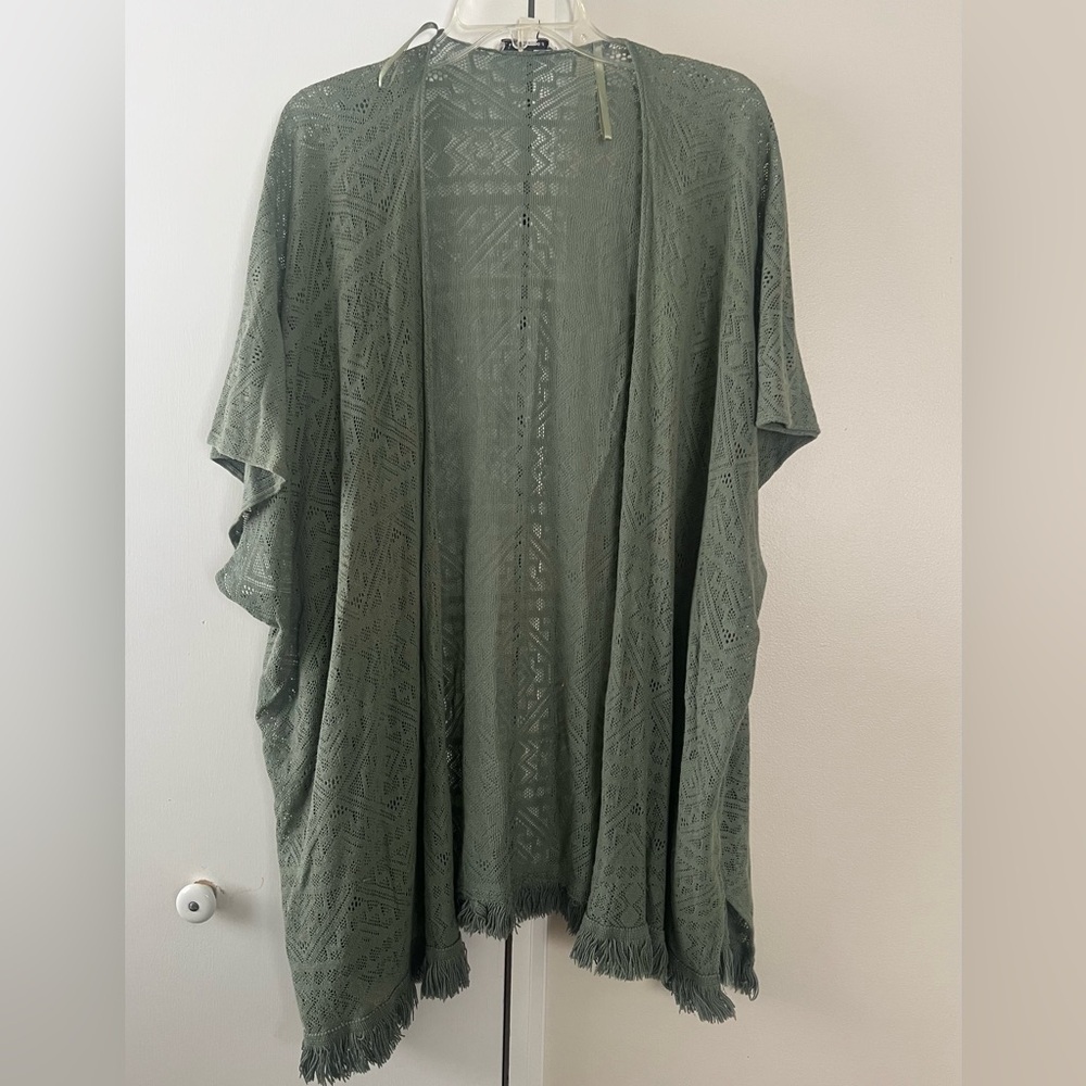 American Eagle Green  slvs open Oversized Poncho Fringe (one size)